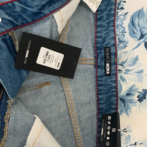 Fashion Nova Boyfriend Jeans (size 9) - Picture 2 of 3